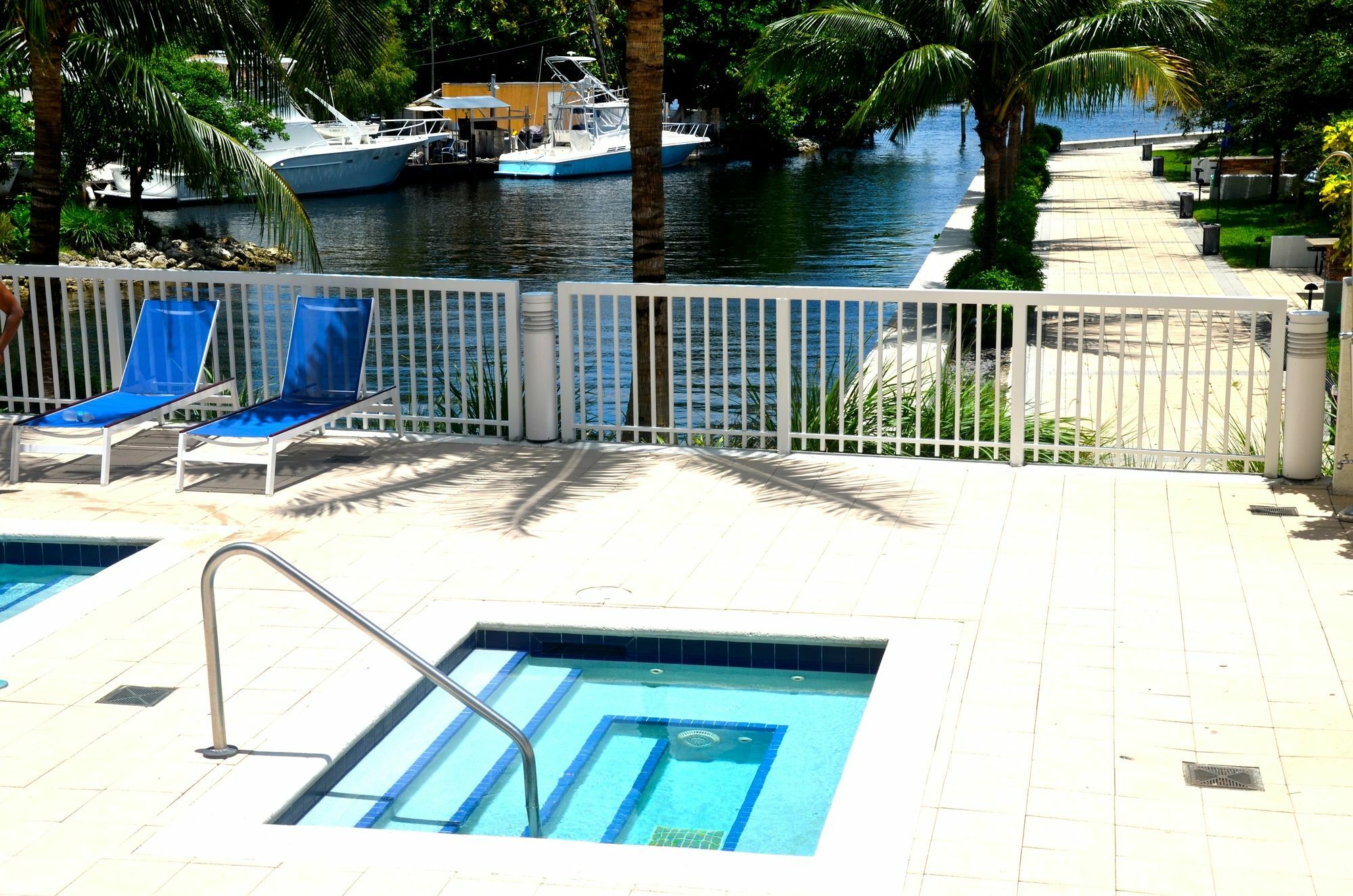 Riviera Luxury Living At River Oaks Marina And Tower Miami Dış mekan fotoğraf